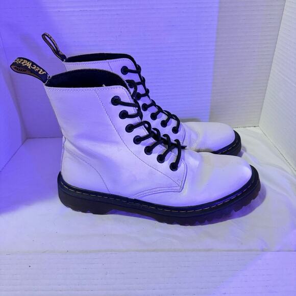 DR. MARTEN’s WHITE BOOTS SZ US 9/ EU 41 - Picture 2 of 6